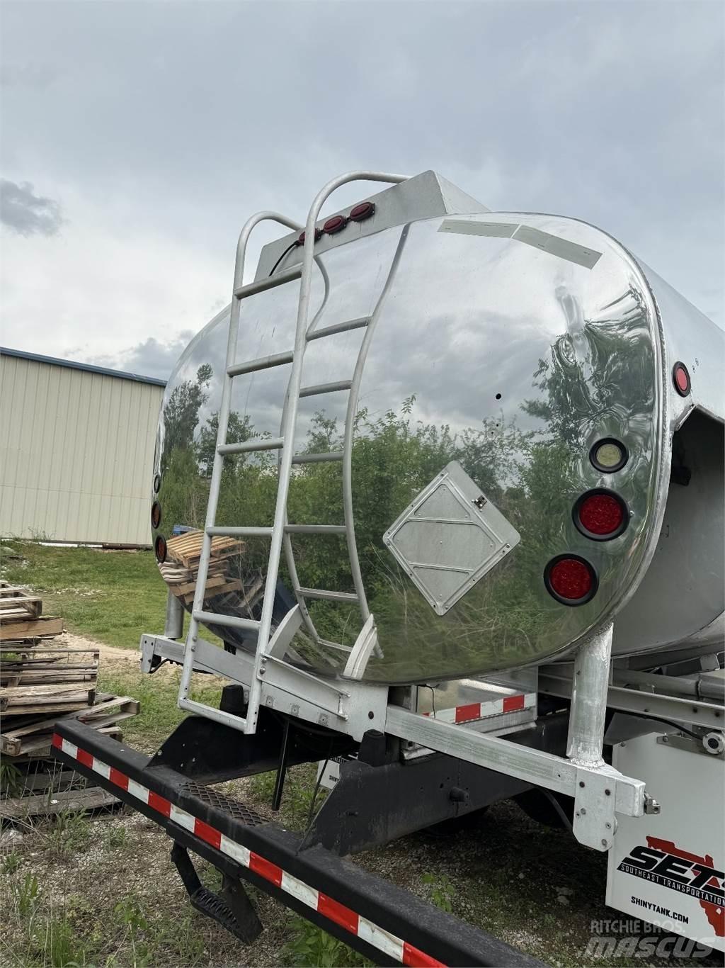 Sterling L7500 شاحنات أخرى