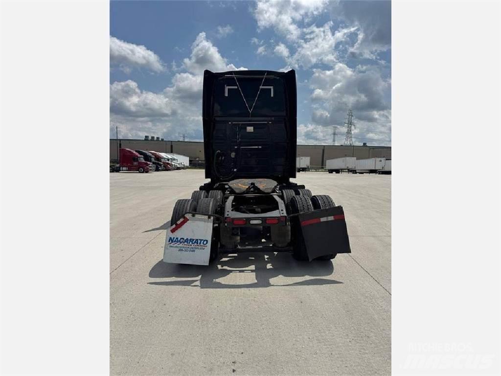 Volvo VNL 760 وحدات الجر