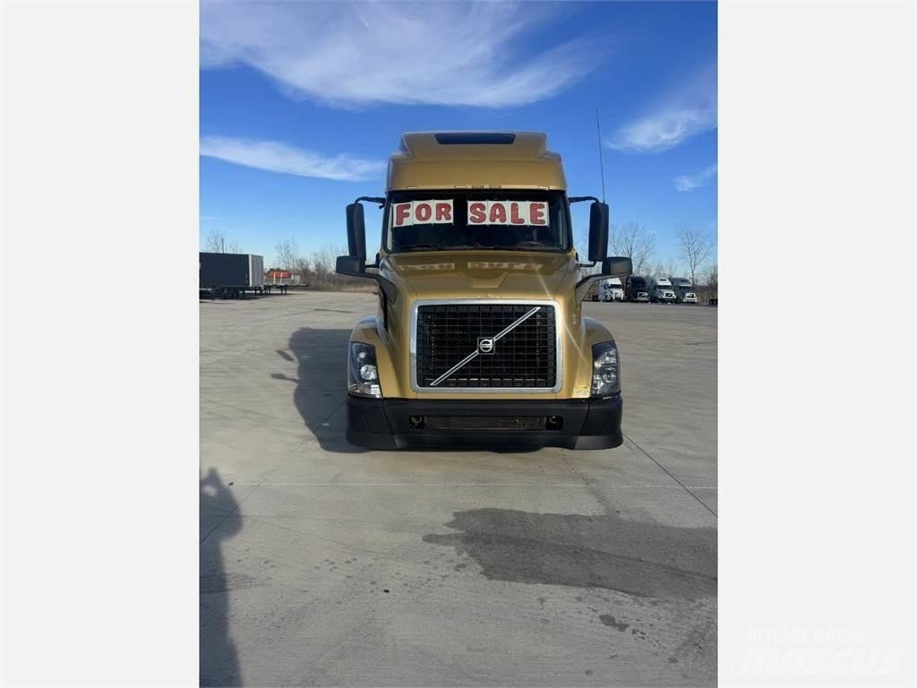 Volvo VNL 780 وحدات الجر