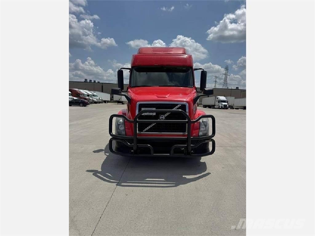 Volvo VNL 860 وحدات الجر