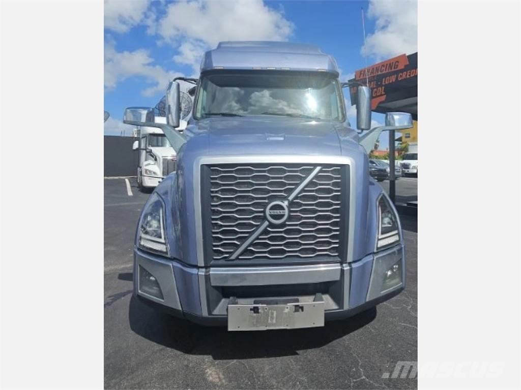 Volvo VNL64T760 وحدات الجر
