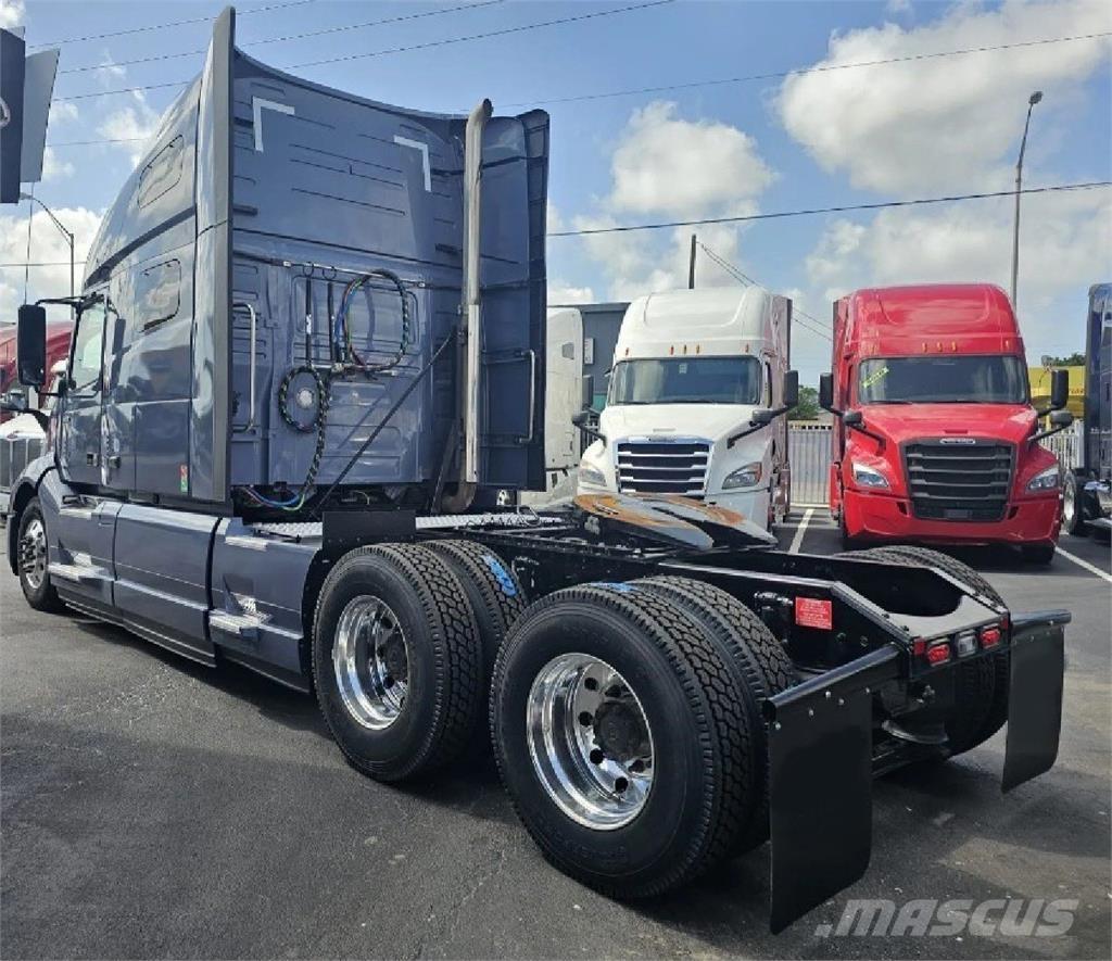 Volvo VNL64T760 وحدات الجر