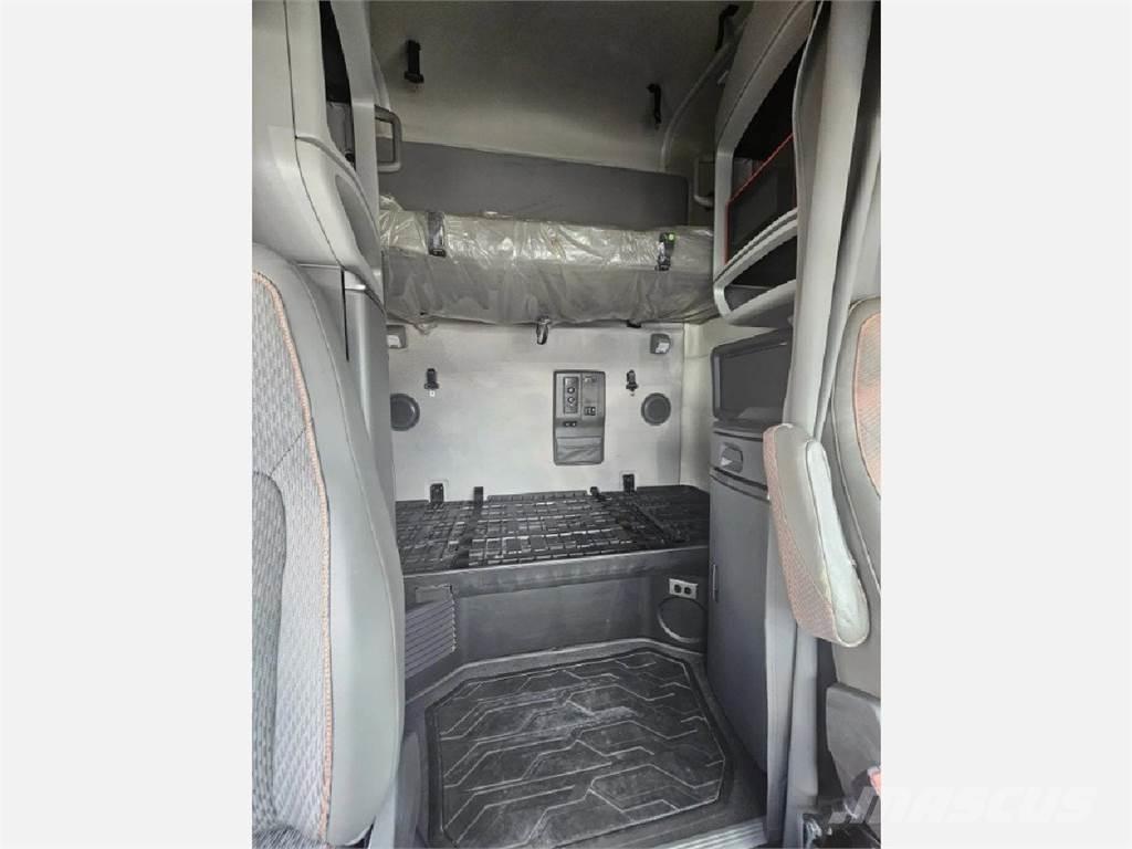 Volvo VNL64T760 وحدات الجر