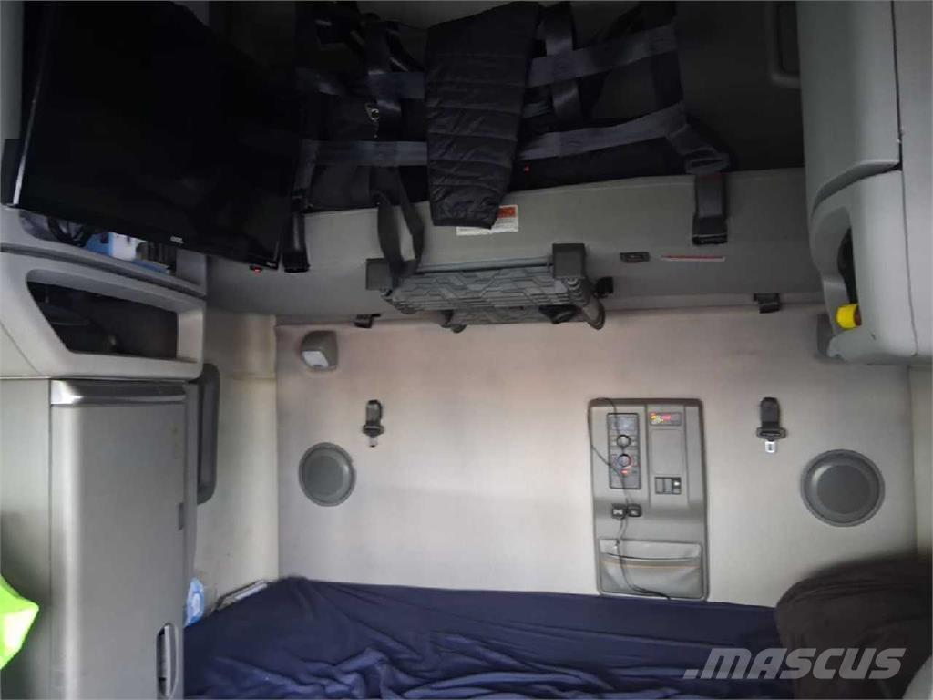 Volvo VNL64T760 وحدات الجر