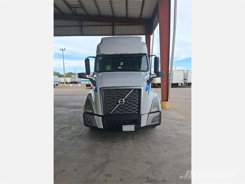 Volvo VNL64T760 وحدات الجر