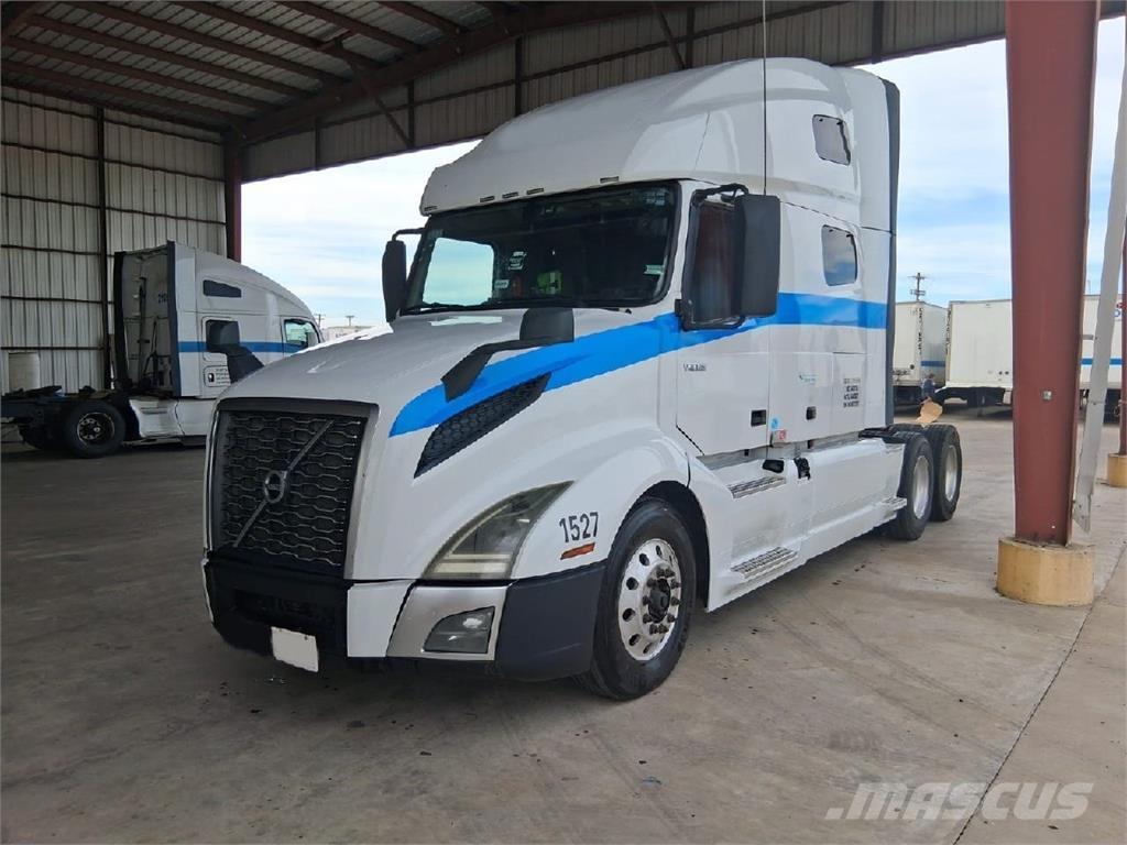 Volvo VNL64T760 وحدات الجر