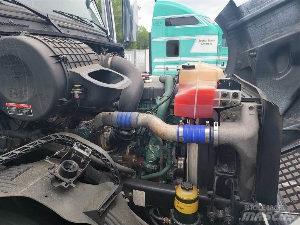 Volvo VNL64T780 وحدات الجر