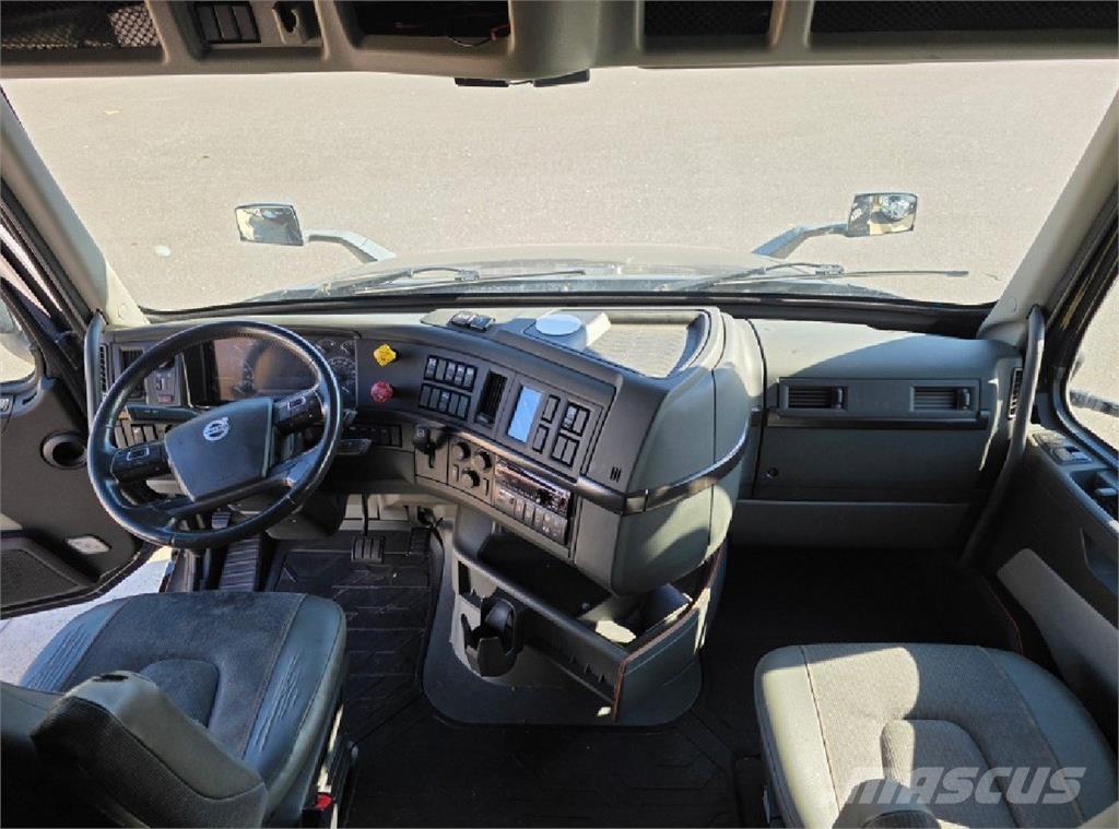 Volvo VNL64T860 وحدات الجر