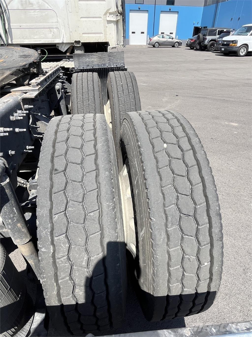 Volvo VNL860 وحدات الجر