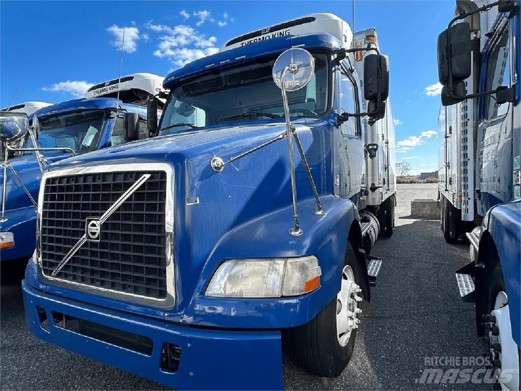 Volvo VNM64T200 شاحنات بدرجة حرارة قابلة للضبط