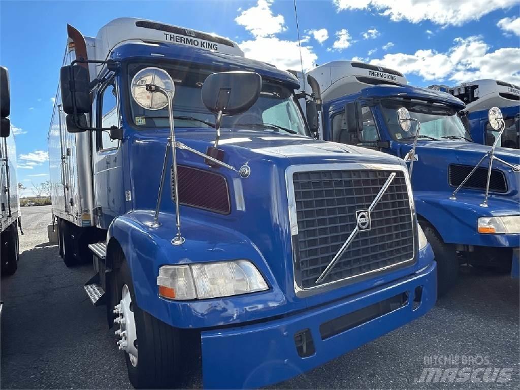 Volvo VNM64T200 شاحنات بدرجة حرارة قابلة للضبط