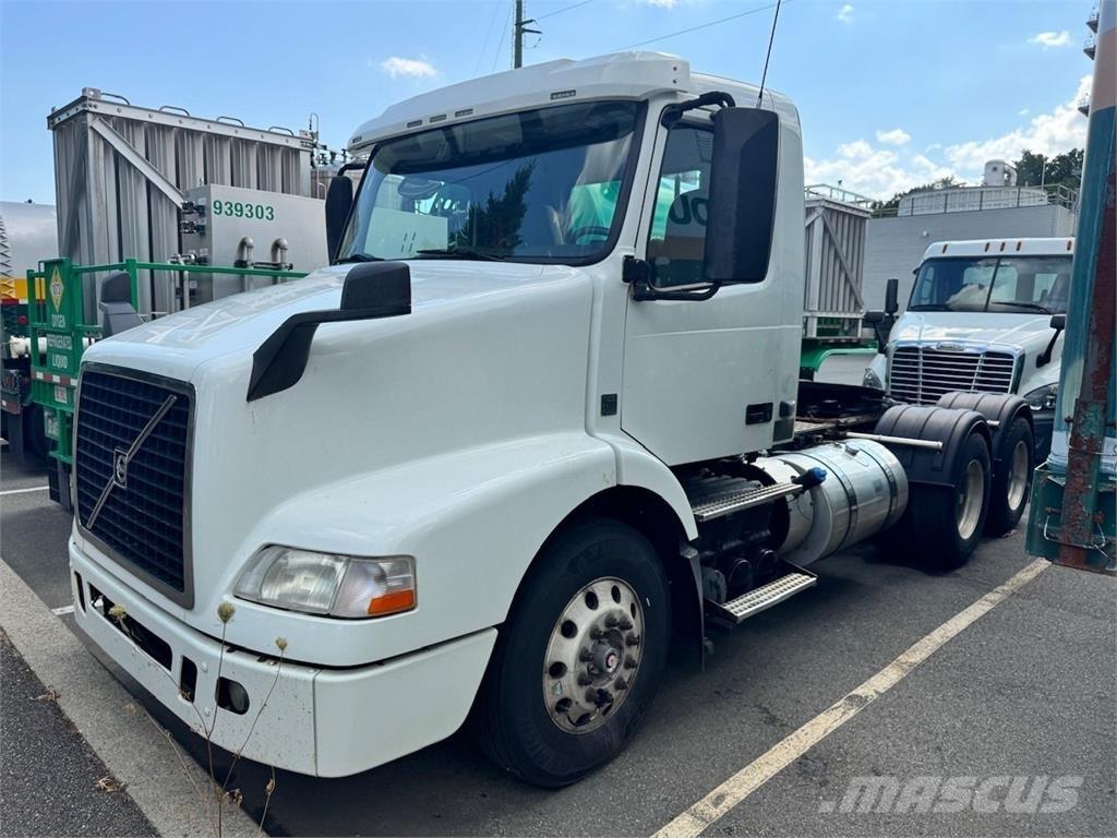 Volvo VNM64T200 وحدات الجر