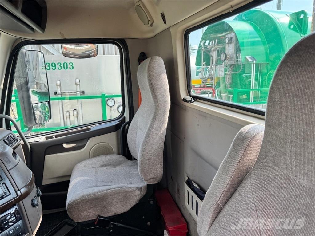 Volvo VNM64T200 وحدات الجر