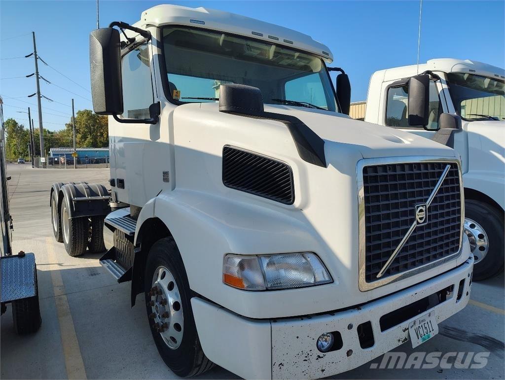 Volvo VNM64T200 وحدات الجر