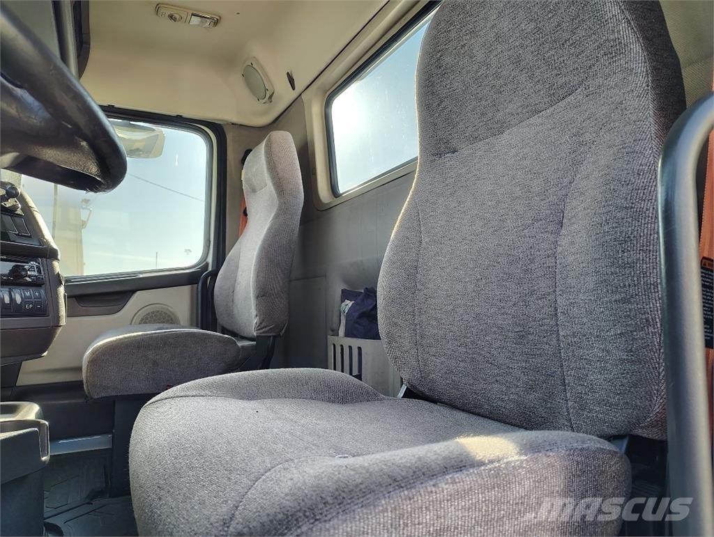 Volvo VNM64T200 وحدات الجر