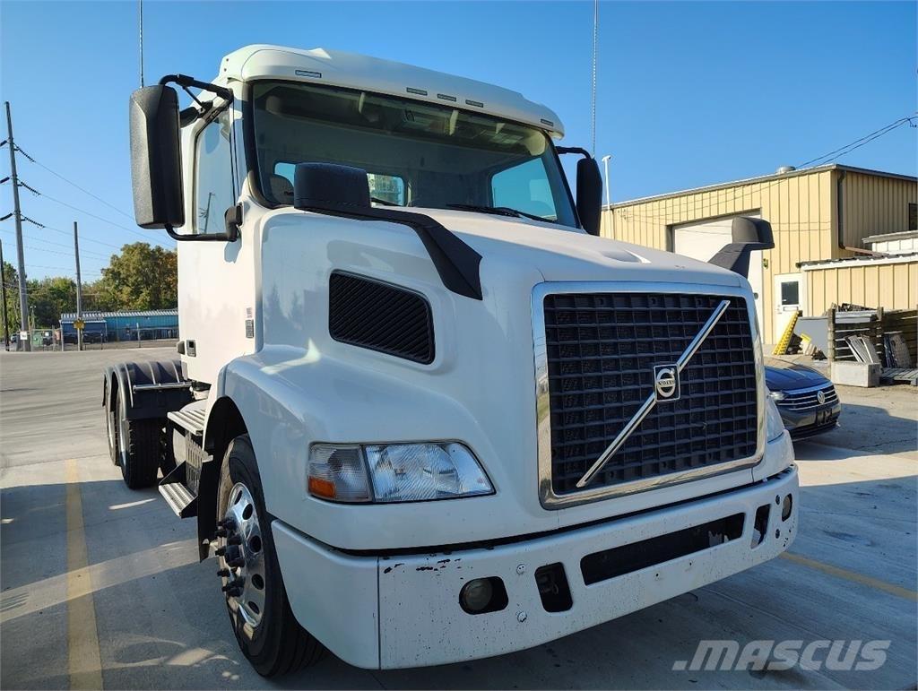 Volvo VNM64T200 وحدات الجر