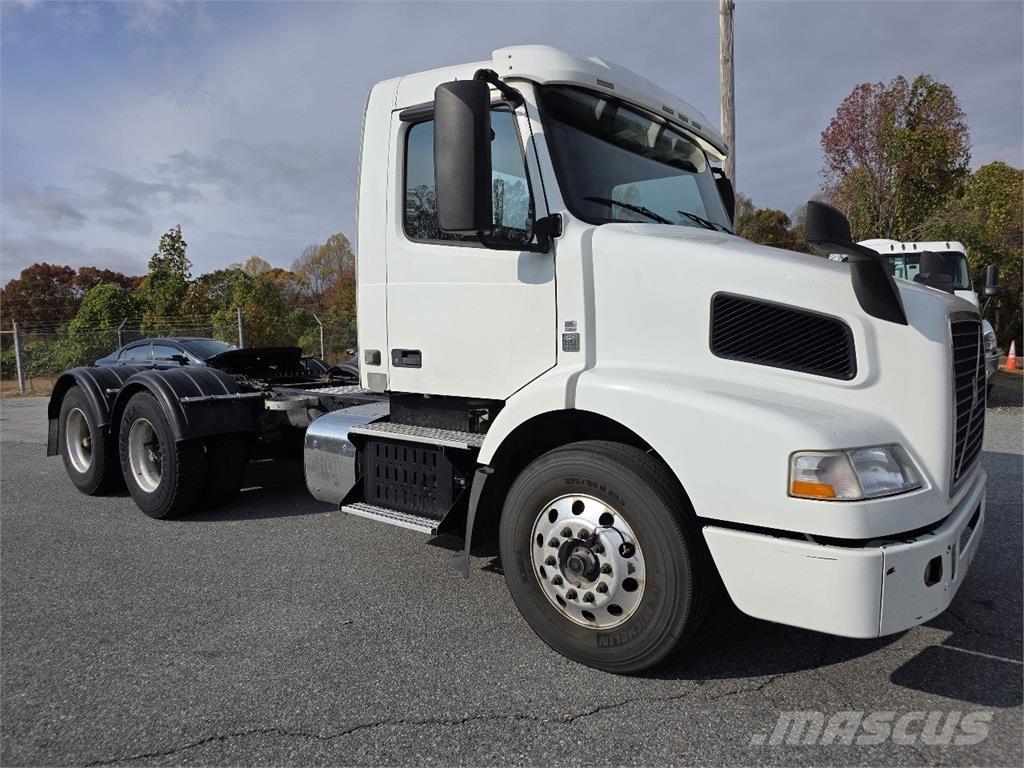 Volvo VNM64T200 وحدات الجر