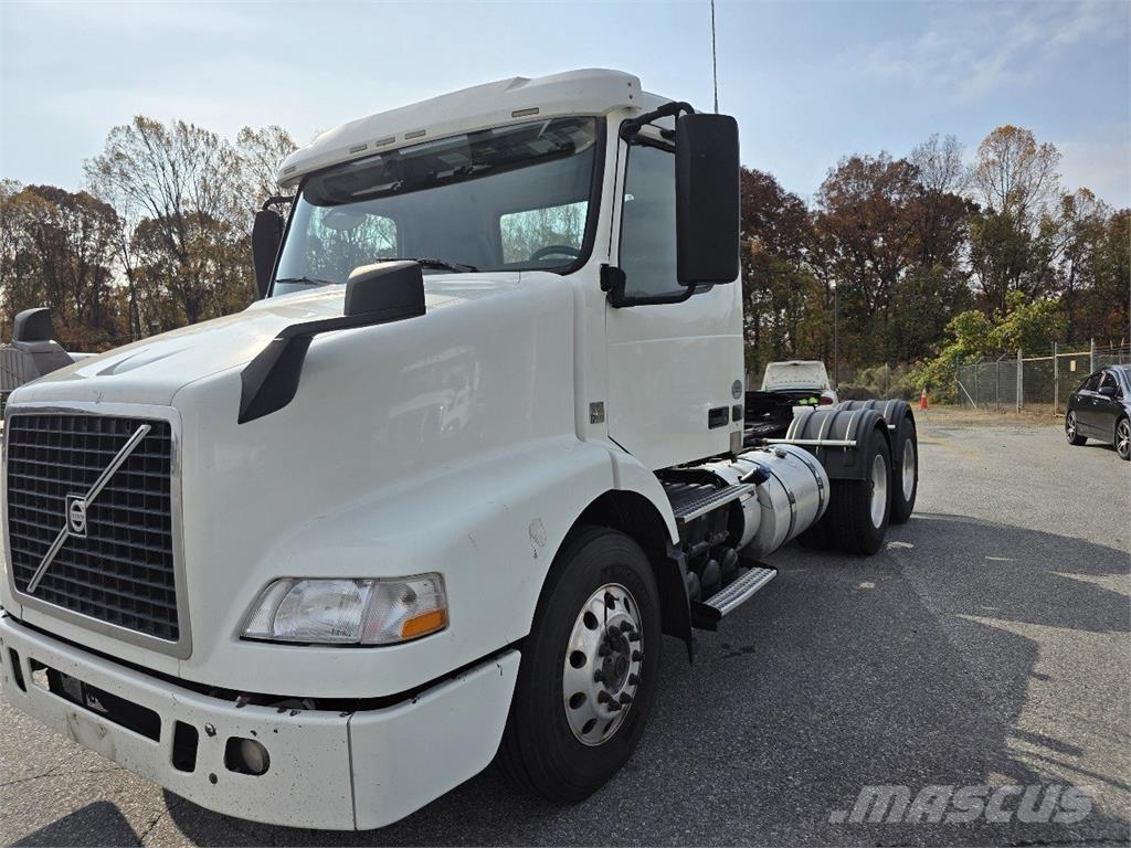 Volvo VNM64T200 وحدات الجر