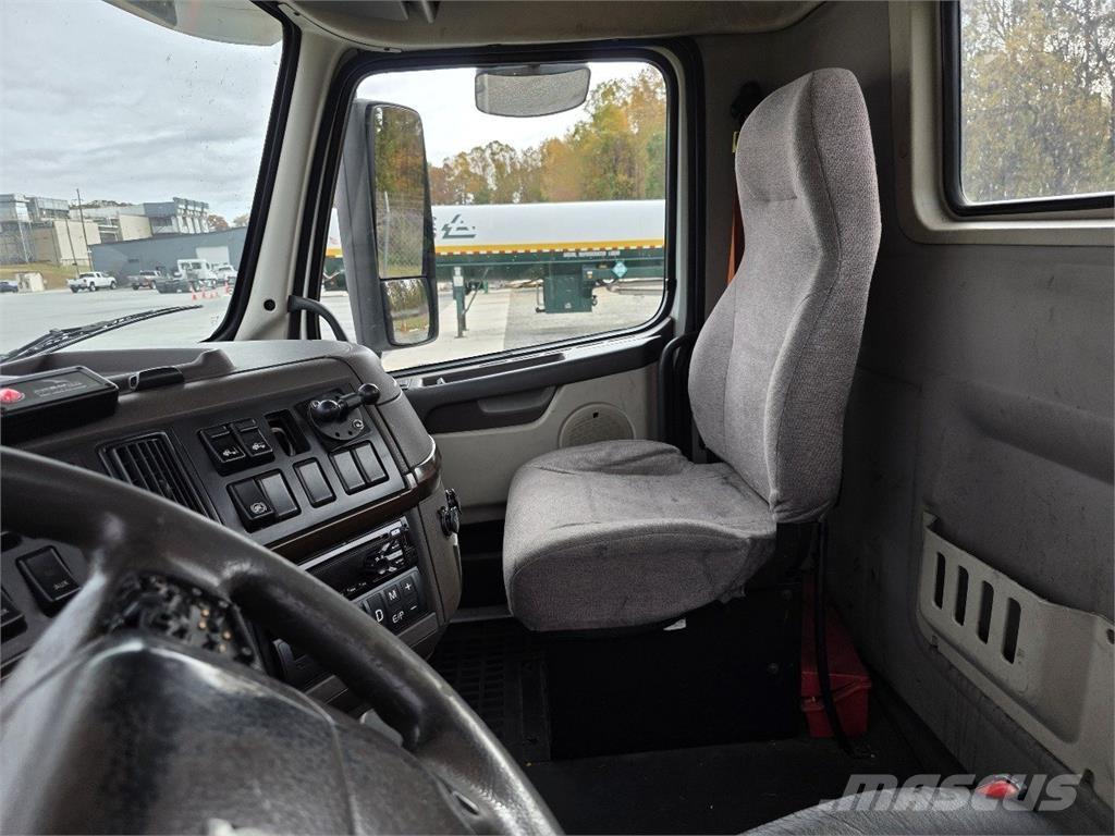 Volvo VNM64T200 وحدات الجر