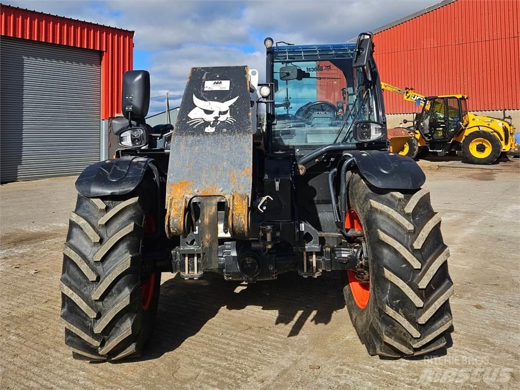 Bobcat TL38.70 مناولات متداخلة