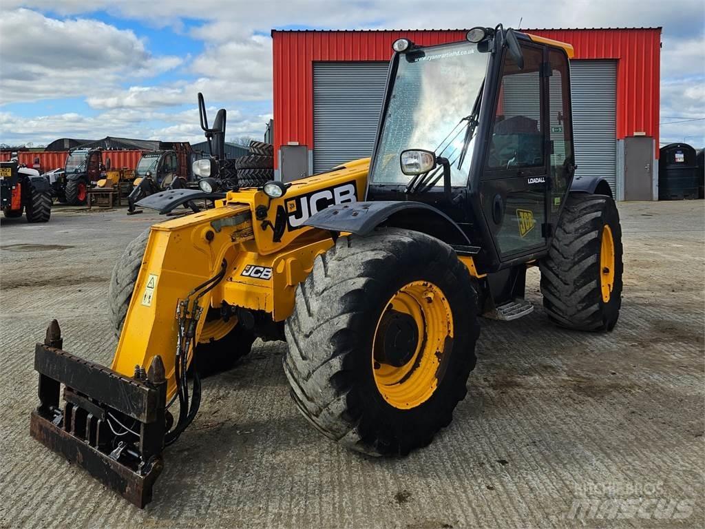 JCB 526-56 مناولات متداخلة