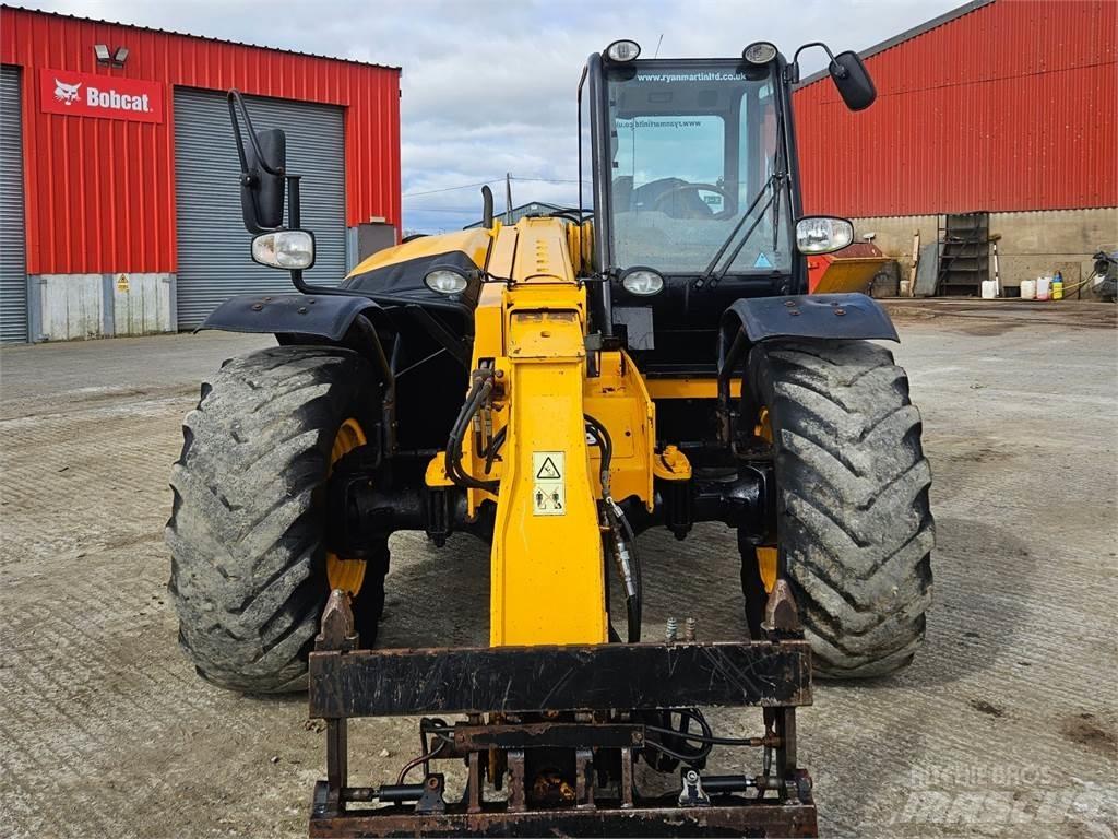 JCB 526-56 مناولات متداخلة
