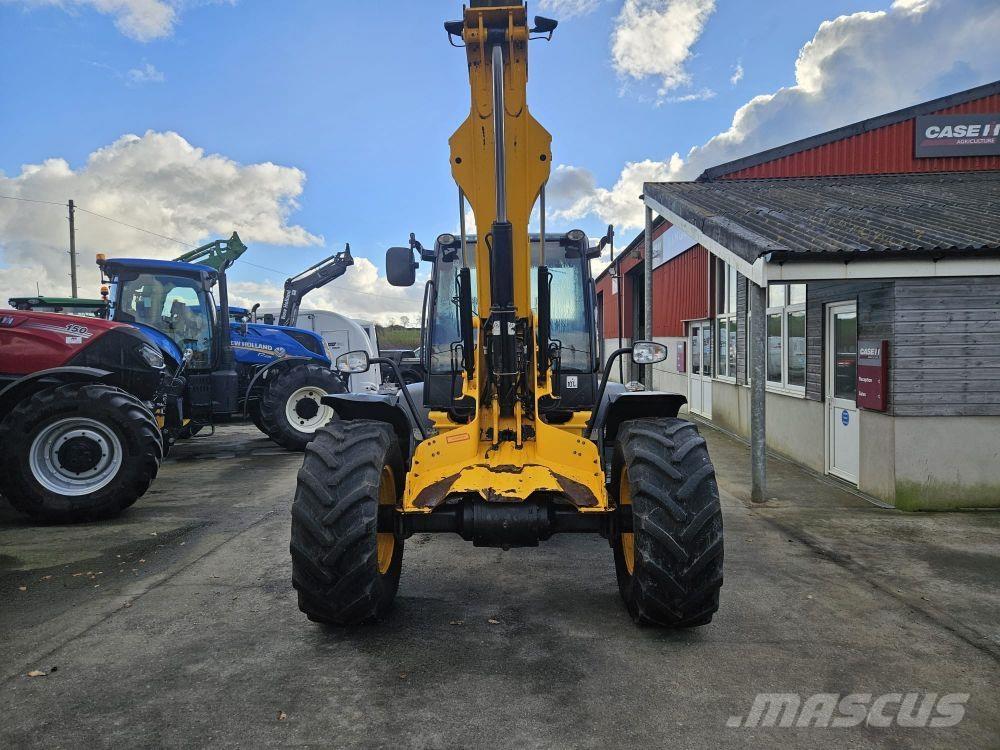 JCB TM320S مناولات متداخلة