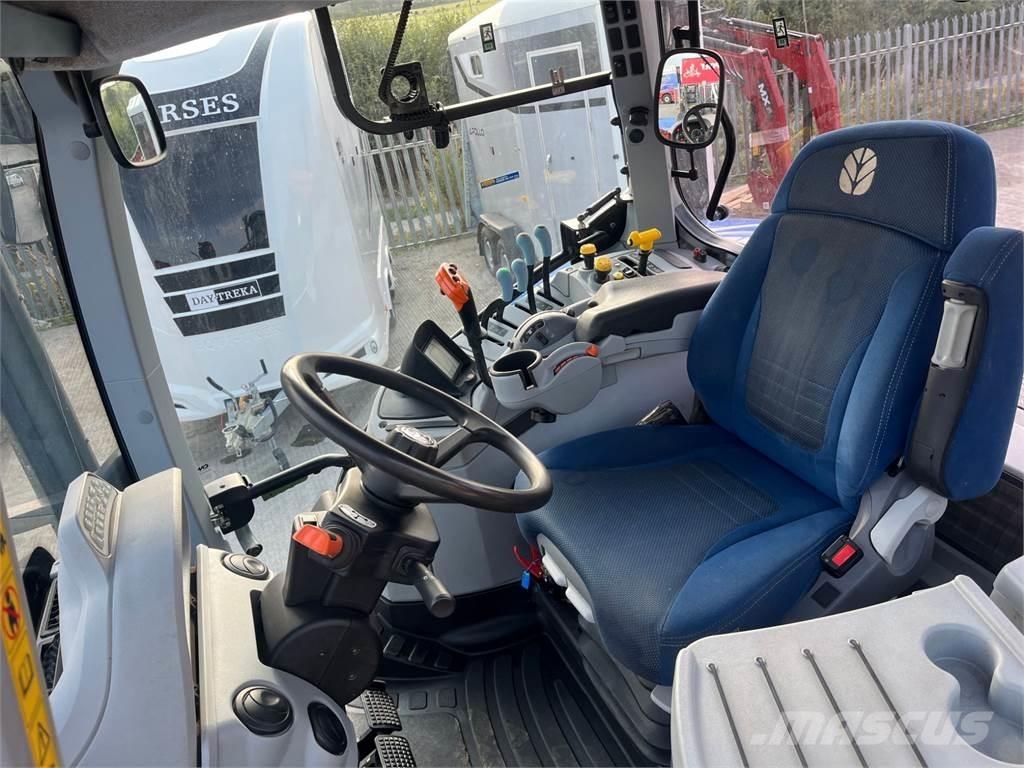 New Holland T7.210 الجرارات