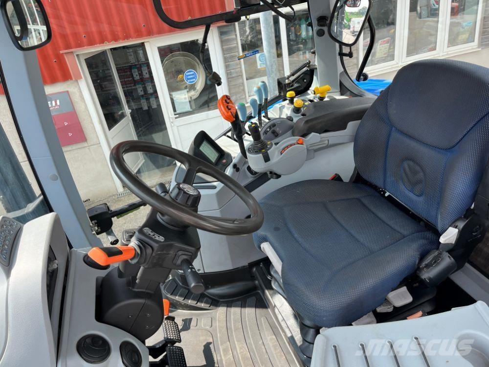 New Holland T7.210 الجرارات