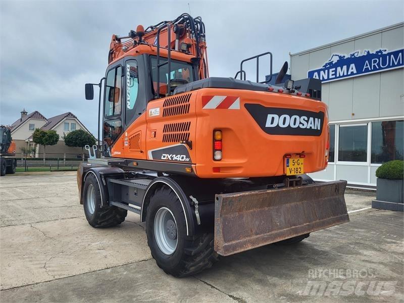 Doosan DX140W-5 حفارات بعجل