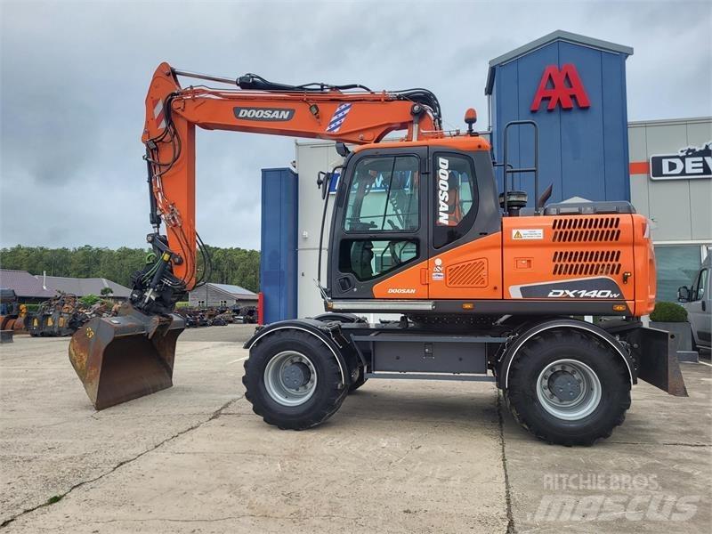 Doosan DX140W-5 حفارات بعجل