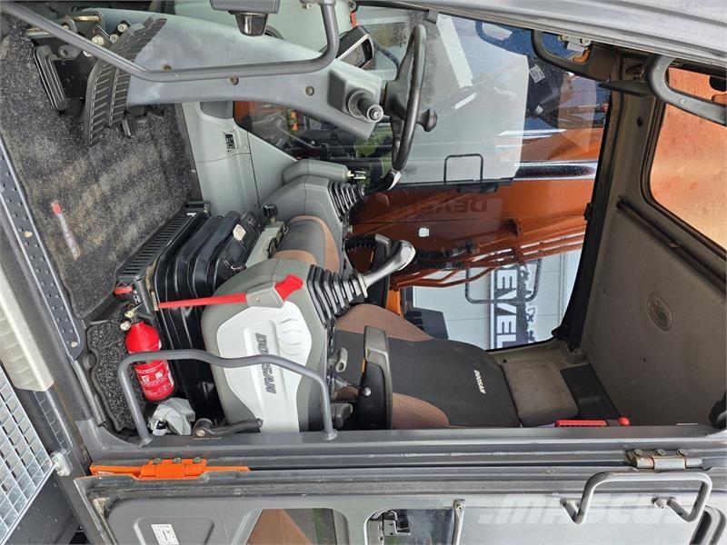 Doosan DX170W-5 حفارات بعجل