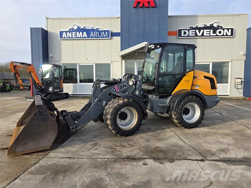 GiANT V761 لوادر بعجل