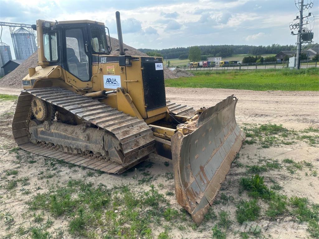 CAT D6M LGP بلدوزرات مجنزرة