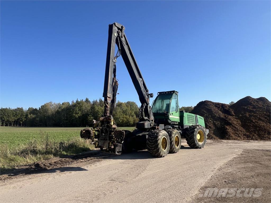 John Deere  حصادات