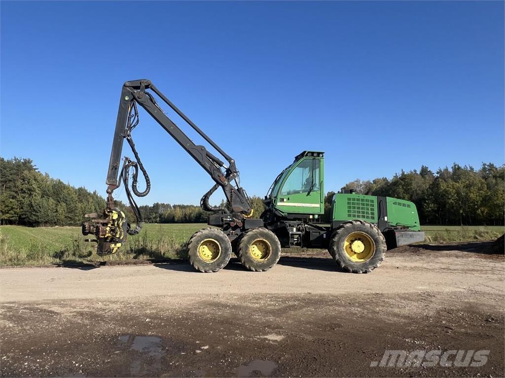 John Deere  حصادات