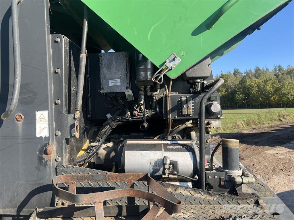 John Deere  حصادات