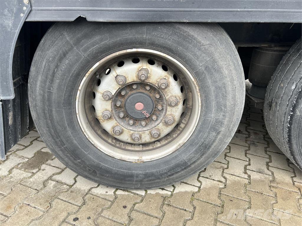 Krone  نصف مقطورات بباب جانبي