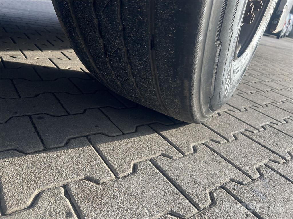 Krone  نصف مقطورات بباب جانبي