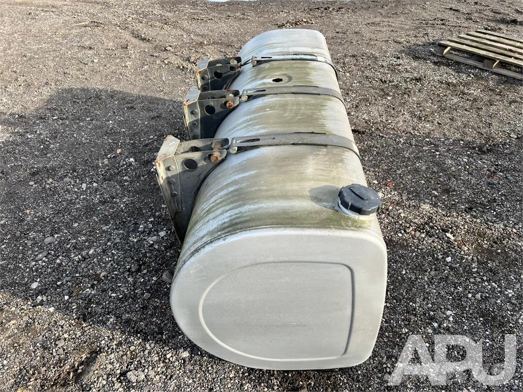 Volvo  معدات النقل - غير ذلك