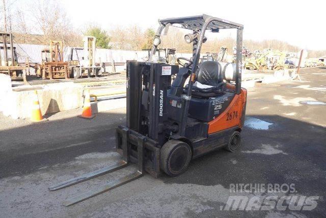 Doosan GC25E-5 شاحنات ذات رافعات شوكية - أخرى