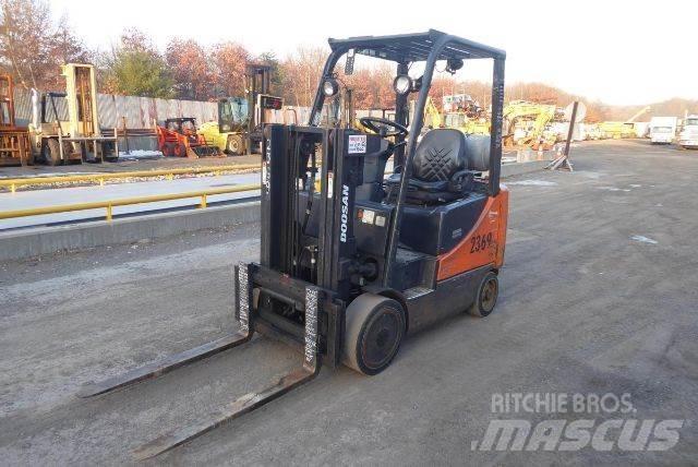 Doosan GC25P-5 شاحنات ذات رافعات شوكية - أخرى