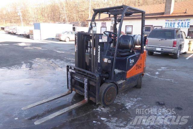 Doosan GC25P-5 شاحنات ذات رافعات شوكية - أخرى