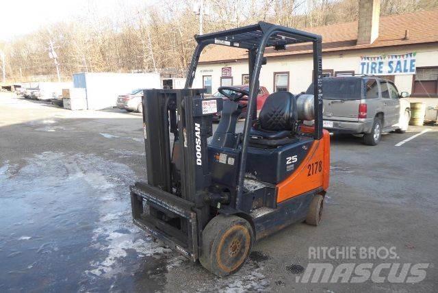 Doosan GC25P-5 شاحنات ذات رافعات شوكية - أخرى