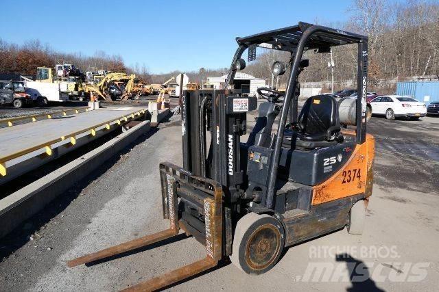 Doosan GC25P-5 شاحنات ذات رافعات شوكية - أخرى