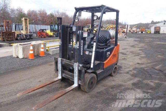 Doosan GC25P-5 شاحنات ذات رافعات شوكية - أخرى