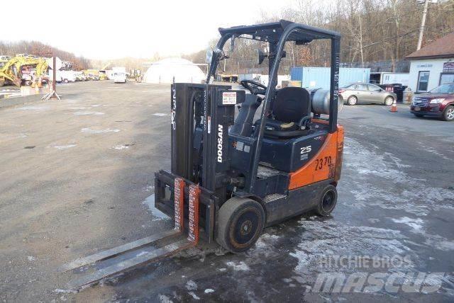 Doosan GC25P-5 شاحنات ذات رافعات شوكية - أخرى