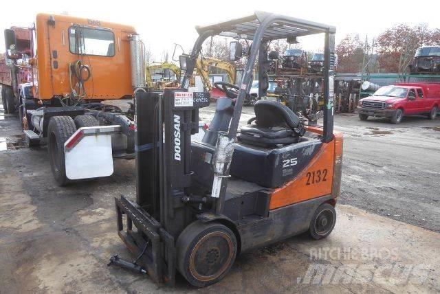 Doosan GC25P-5 شاحنات ذات رافعات شوكية - أخرى
