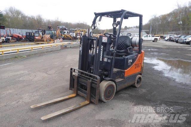 Doosan GC25P-5 شاحنات ذات رافعات شوكية - أخرى