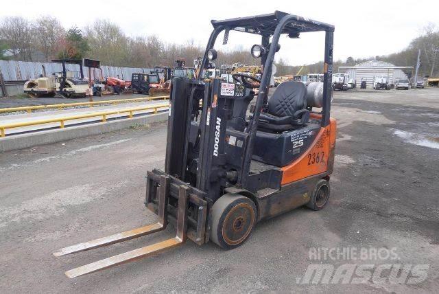 Doosan GC25P-5 شاحنات ذات رافعات شوكية - أخرى